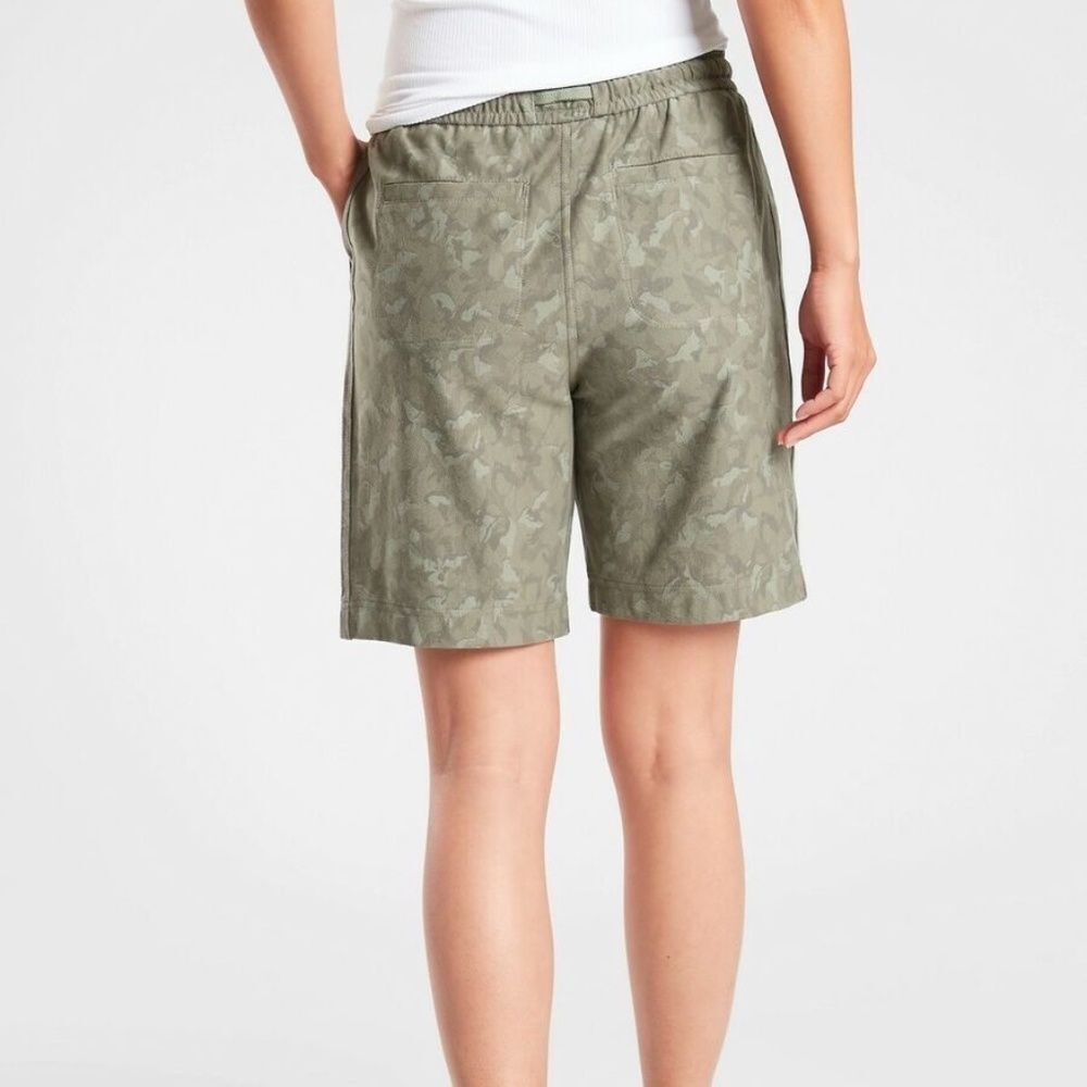 Athleta Farallon Camo Bermuda Shorts Sz 6